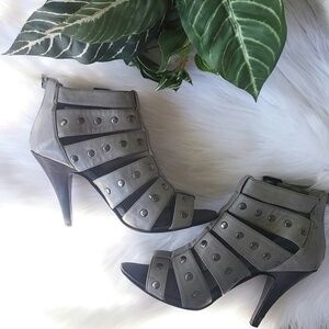 Aldo Gray heels size 8 with sliver studs woman's heels